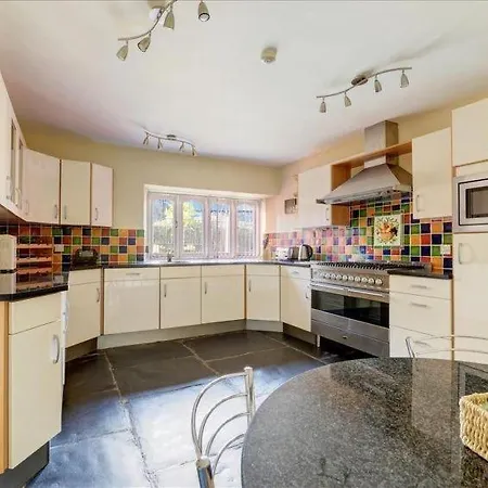 Sleeps 8 Wifi Elterwater