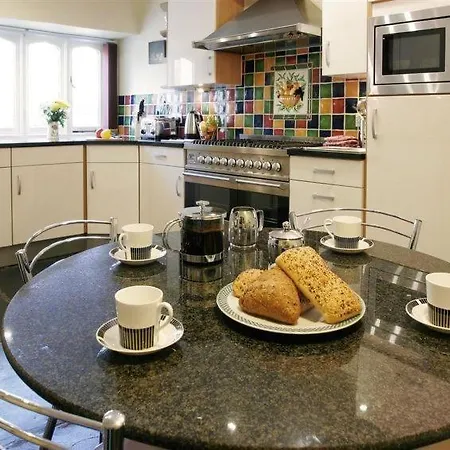 Sleeps 8 Wifi